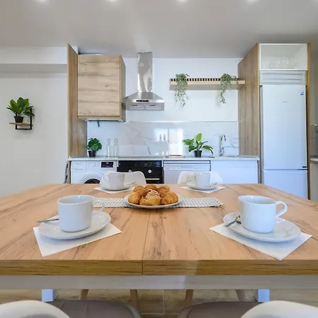 Apt-inside The Wall-family,games,relax,history Apartamento