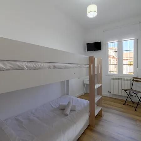 Apt-inside The Wall-family,games,relax,history Apartamento