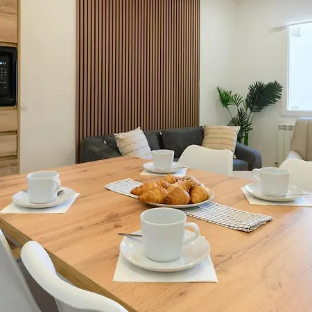 Apt-inside The Wall-family,games,relax,history Apartamento Ávila