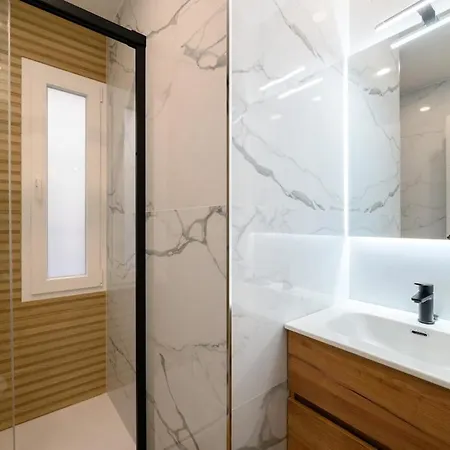 Apt-inside The Wall-family,games,relax,history Ávila