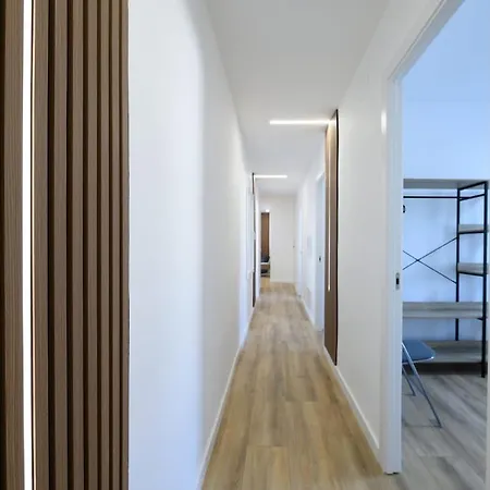 Apt-inside The Wall-family,games,relax,history Lejlighed