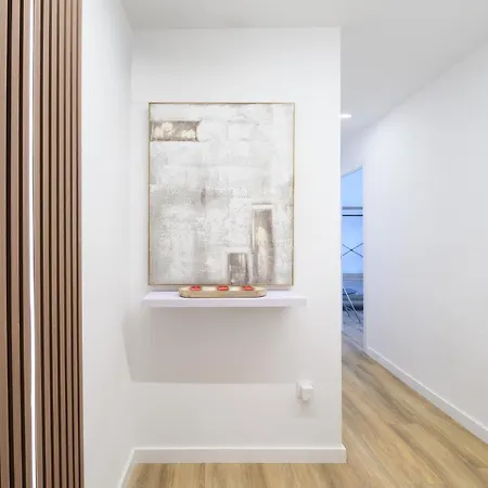 Apt-inside The Wall-family,games,relax,history Ávila