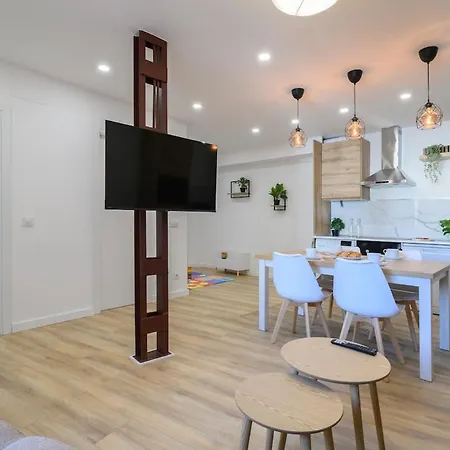 Apartamento Apt-inside The Wall-family,games,relax,history Ávila