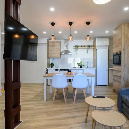 Apt-inside The Wall-family,games,relax,history Apartamento